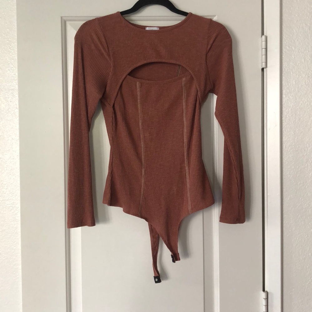 Lane 201 Rust bodysuit with cutout. Perfect for Fall 🍂🍁